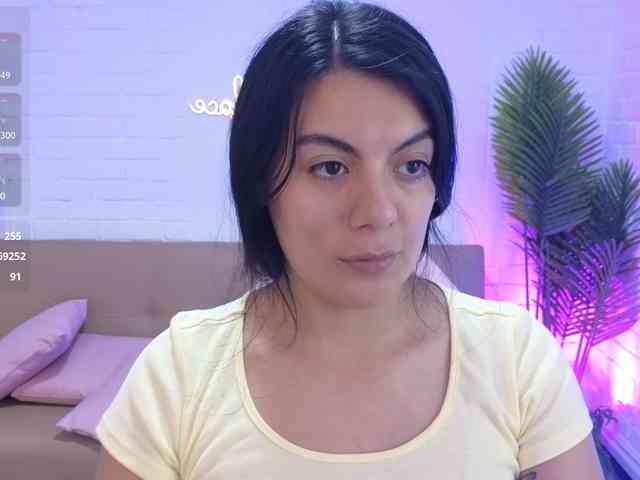 Coraline-tay webcam