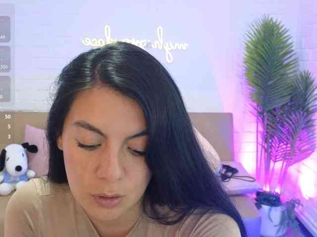 Coraline-tay webcam
