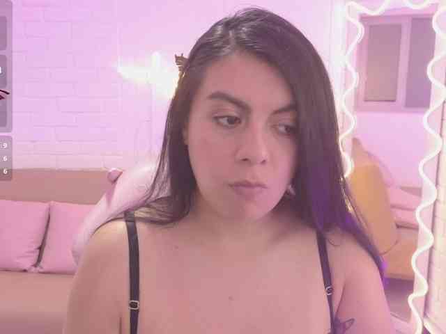 Coraline-tay webcam