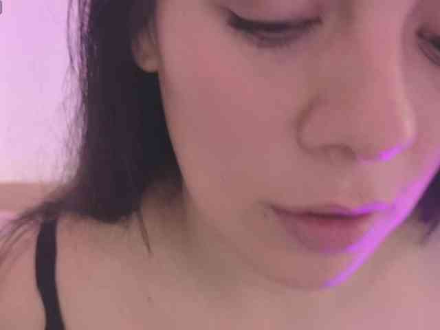 Coraline-tay webcam