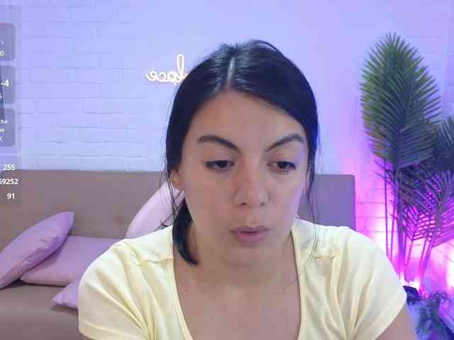 Coraline-tay webcam