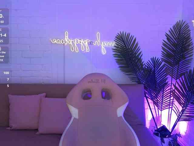 Coraline-tay webcam