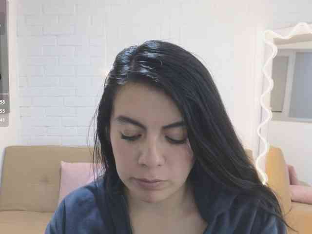 Coraline-tay webcam