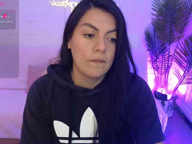Coraline-tay webcam
