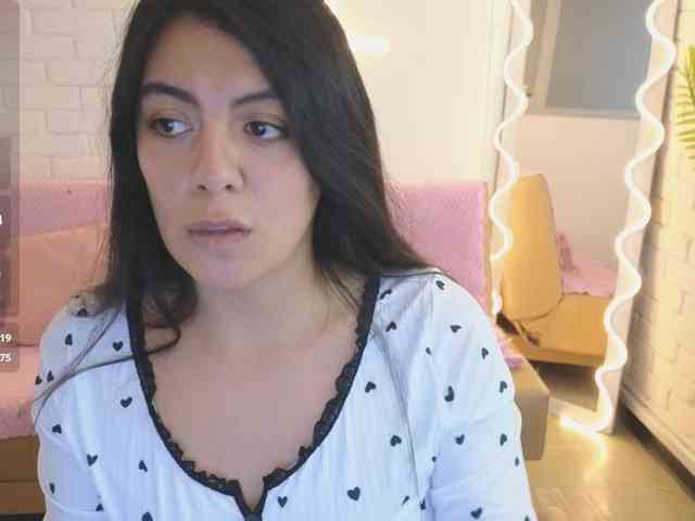 Coraline-tay webcam