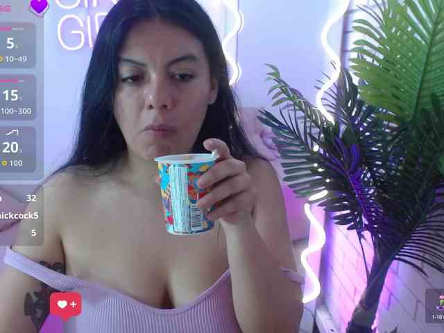 Coraline-tay webcam