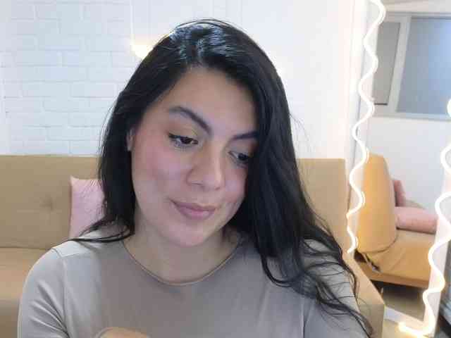 Coraline-tay webcam