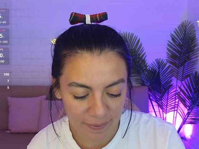 Coraline-tay webcam
