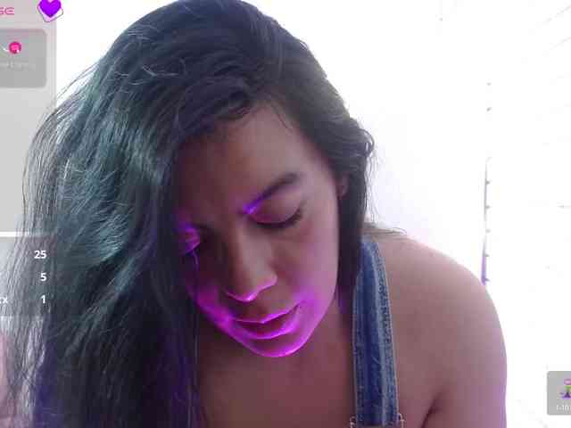 Coraline-tay webcam