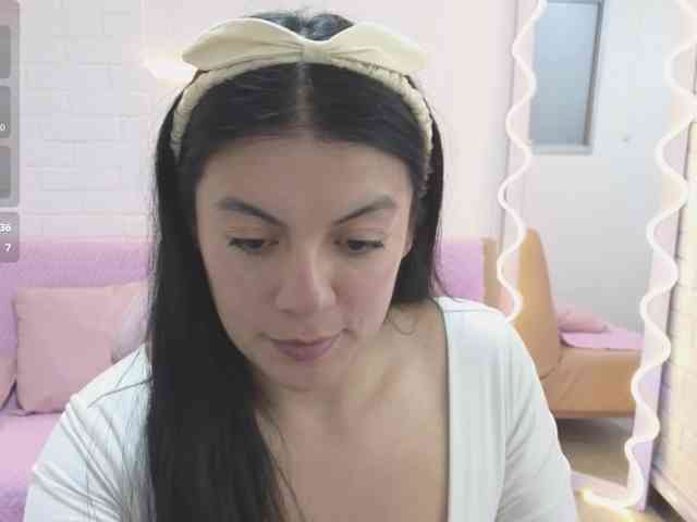 Coraline-tay webcam