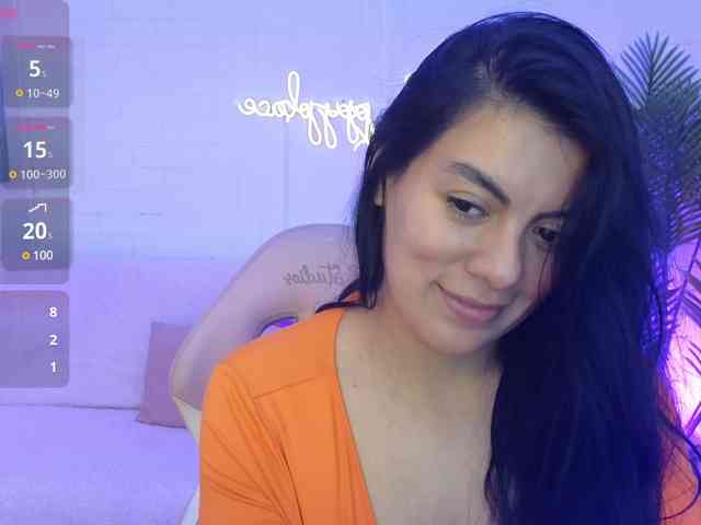 Coraline-tay webcam