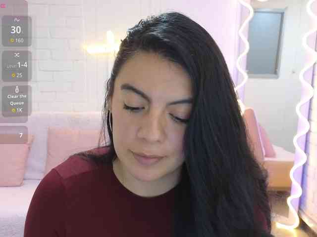 Coraline-tay webcam