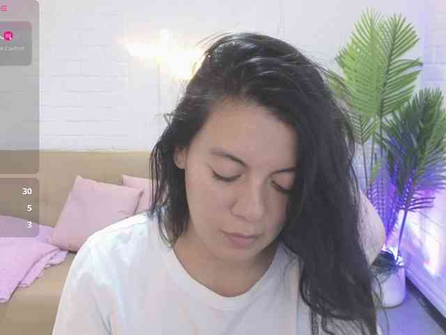 Coraline-tay webcam