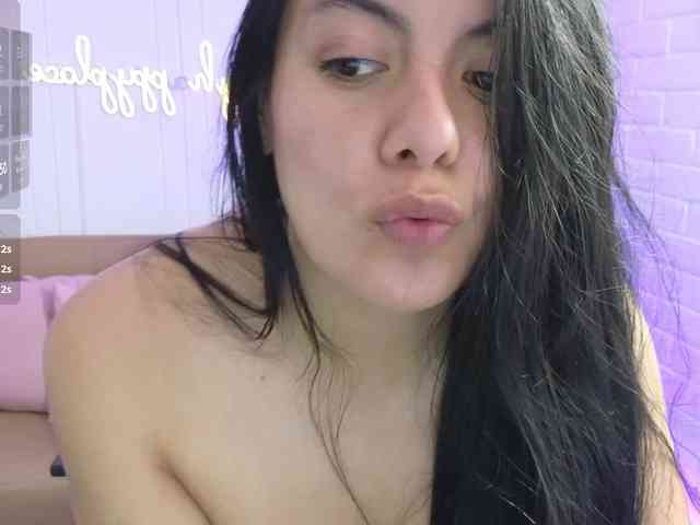Coraline-tay webcam