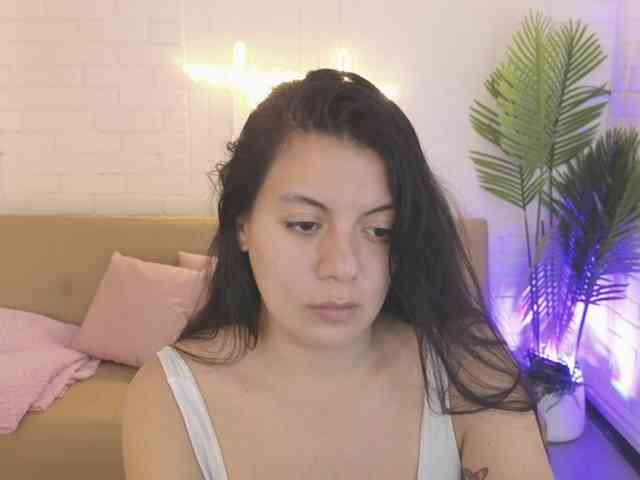 Coraline-tay webcam