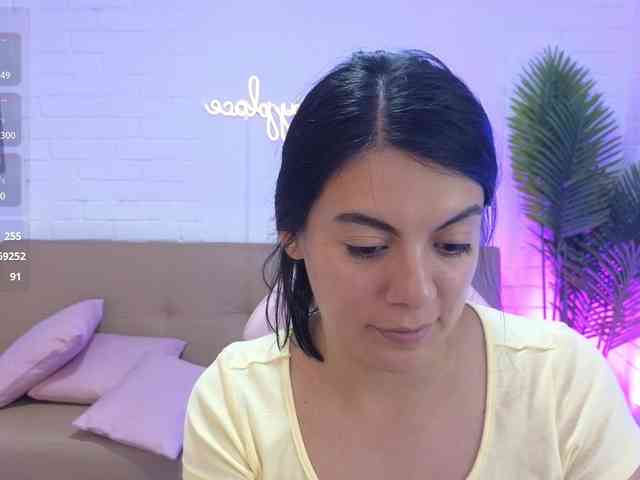 Coraline-tay webcam
