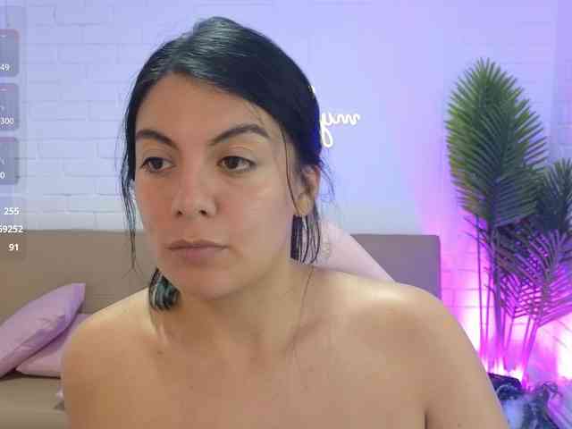 Coraline-tay webcam