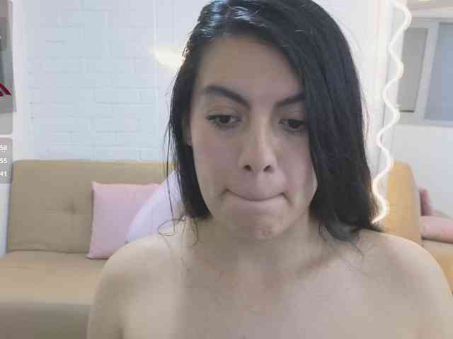 Coraline-tay webcam