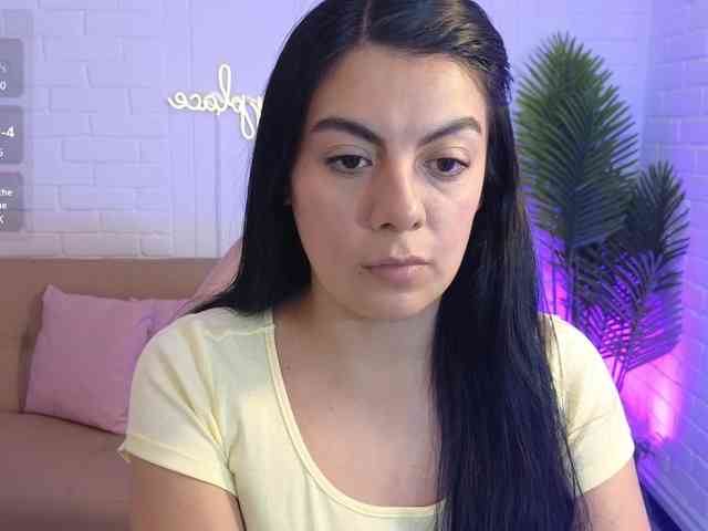 Coraline-tay webcam