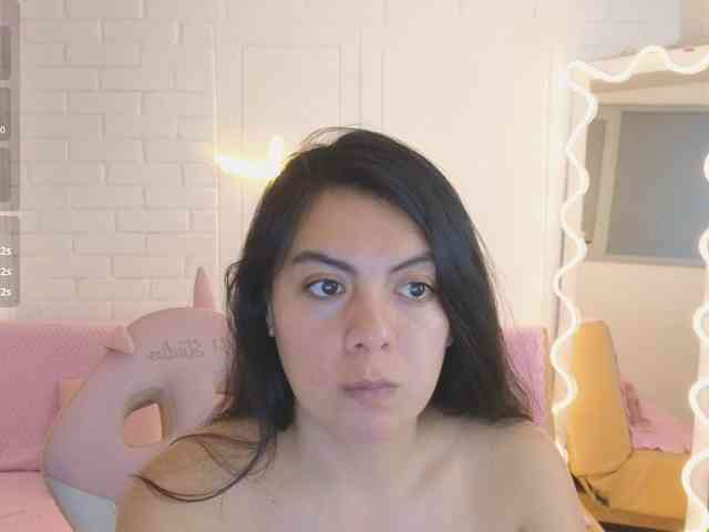 Coraline-tay webcam