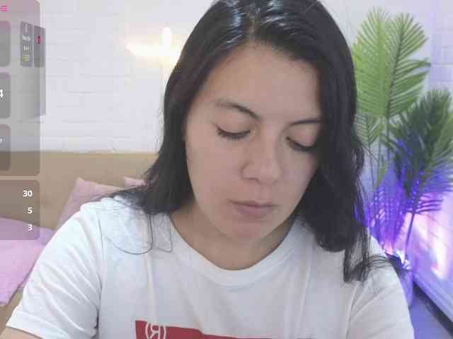 Coraline-tay webcam