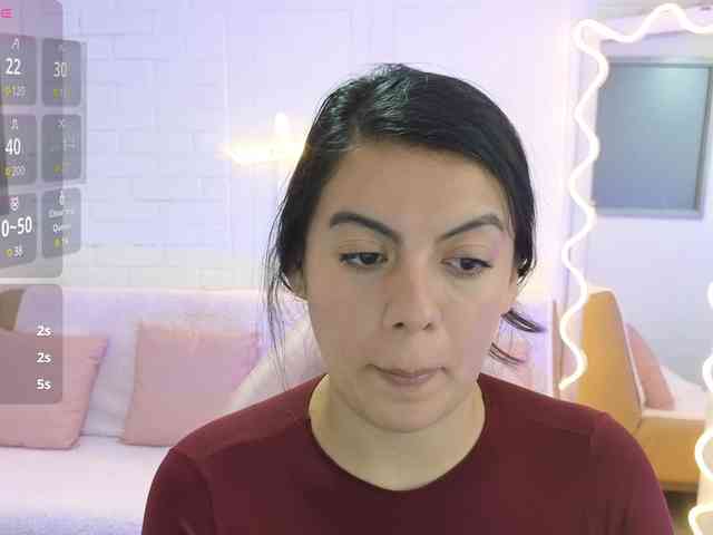 Coraline-tay webcam