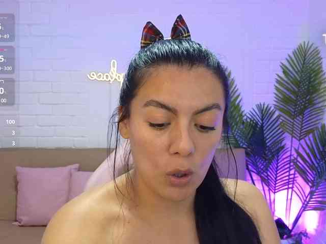 Coraline-tay webcam