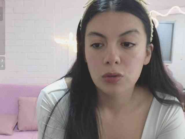 Coraline-tay webcam