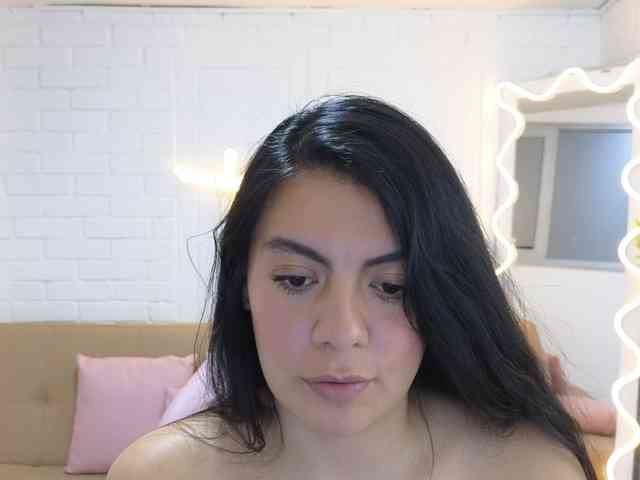 Coraline-tay webcam