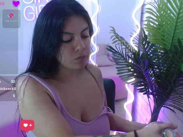 Coraline-tay webcam