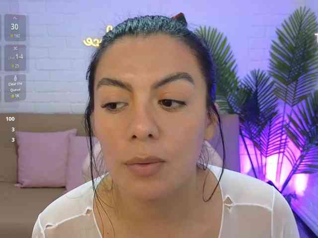 Coraline-tay webcam