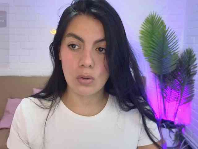 Coraline-tay webcam