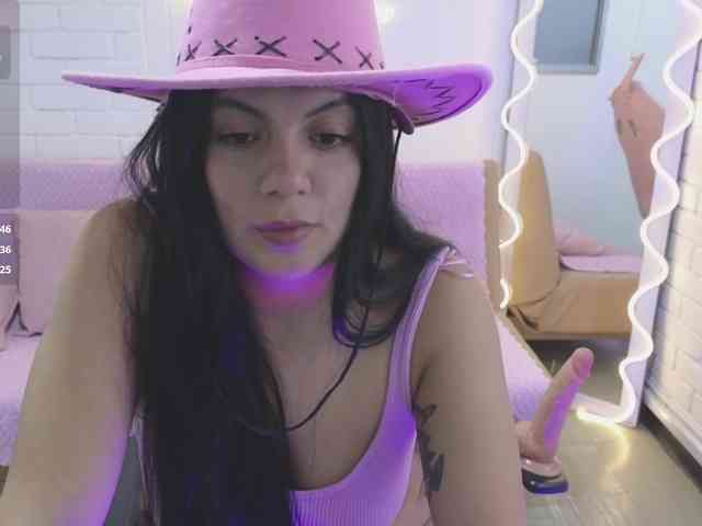 Coraline-tay webcam