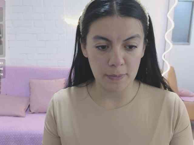 Coraline-tay webcam