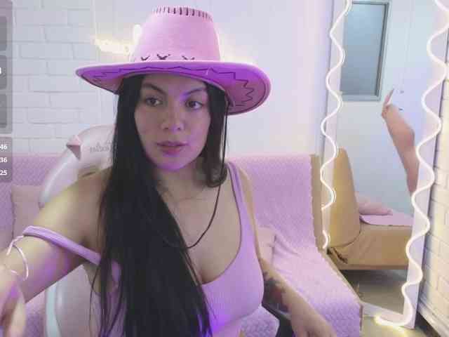 Coraline-tay webcam