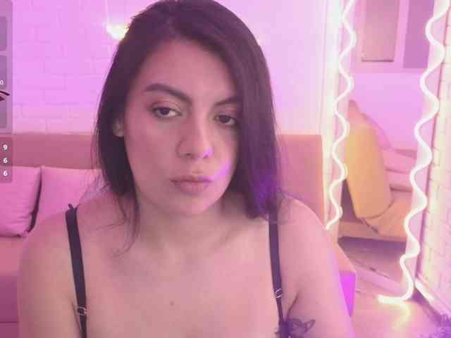 Coraline-tay webcam