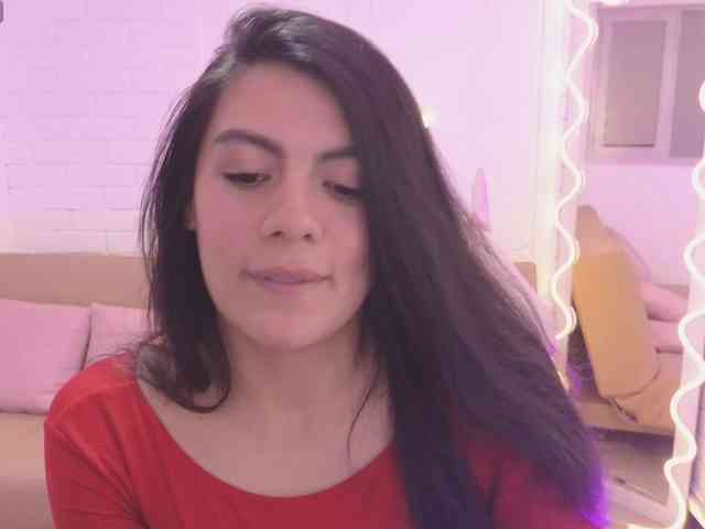 Coraline-tay webcam