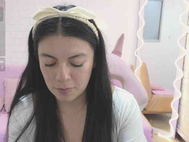 Coraline-tay webcam