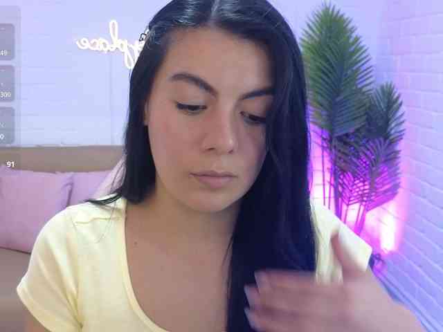Coraline-tay webcam