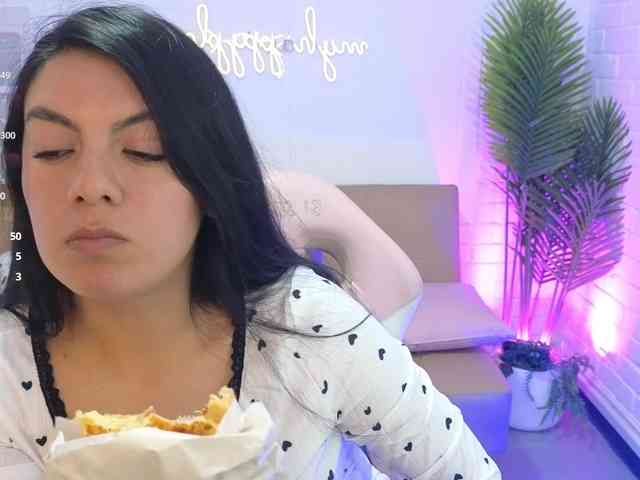 Coraline-tay webcam