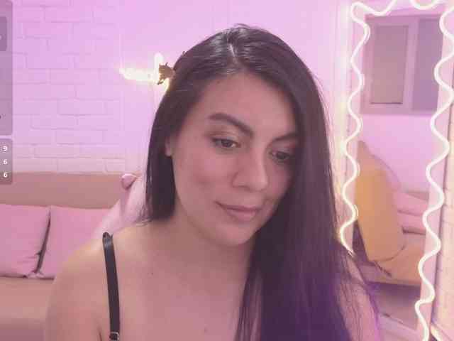 Coraline-tay webcam