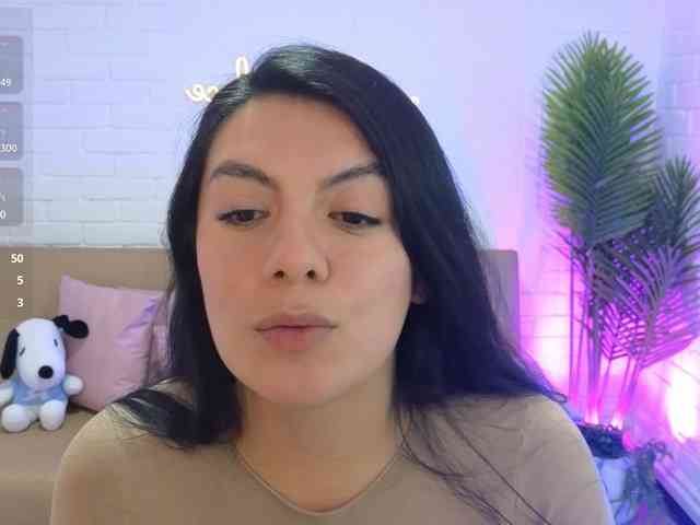 Coraline-tay webcam