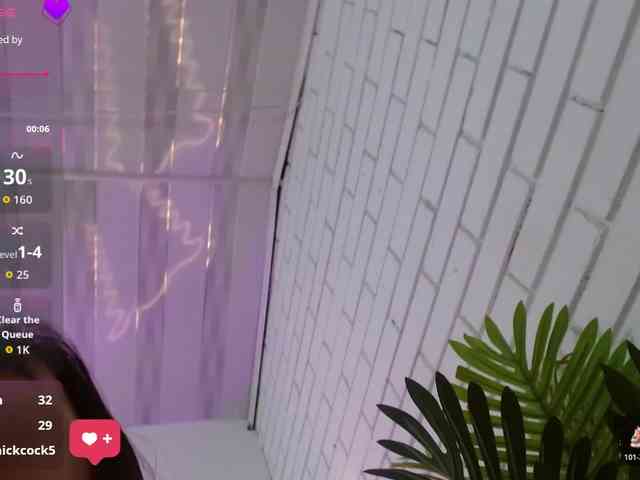 Coraline-tay webcam