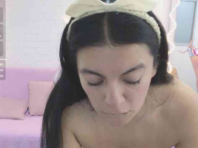 Coraline-tay webcam
