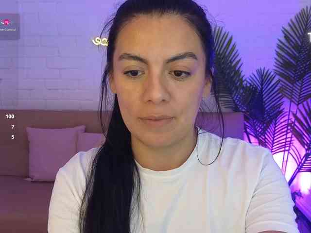 Coraline-tay webcam