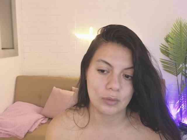 Coraline-tay webcam