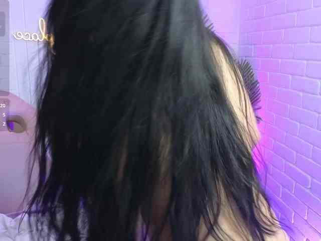 Coraline-tay webcam