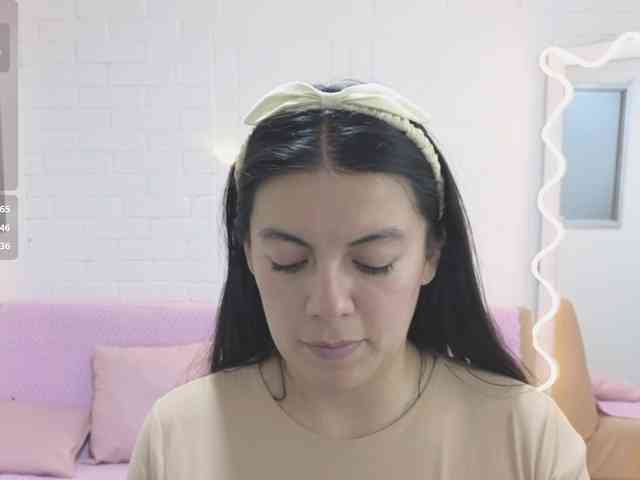Coraline-tay webcam