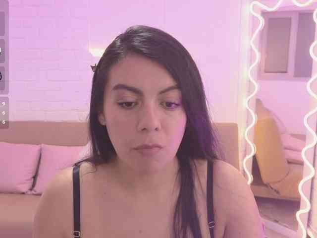 Coraline-tay webcam