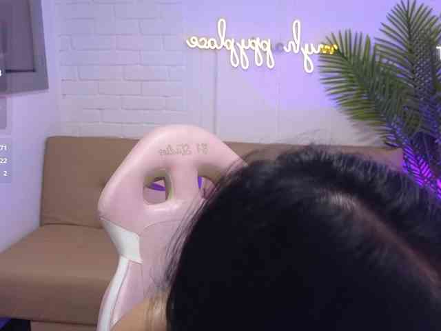 Coraline-tay webcam